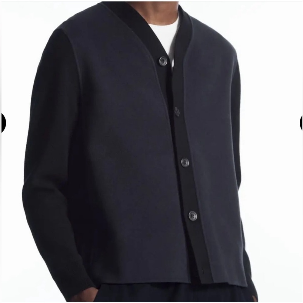 New-COS
Color-Block Paneled Wool Cardigan - Picture 2 of 14